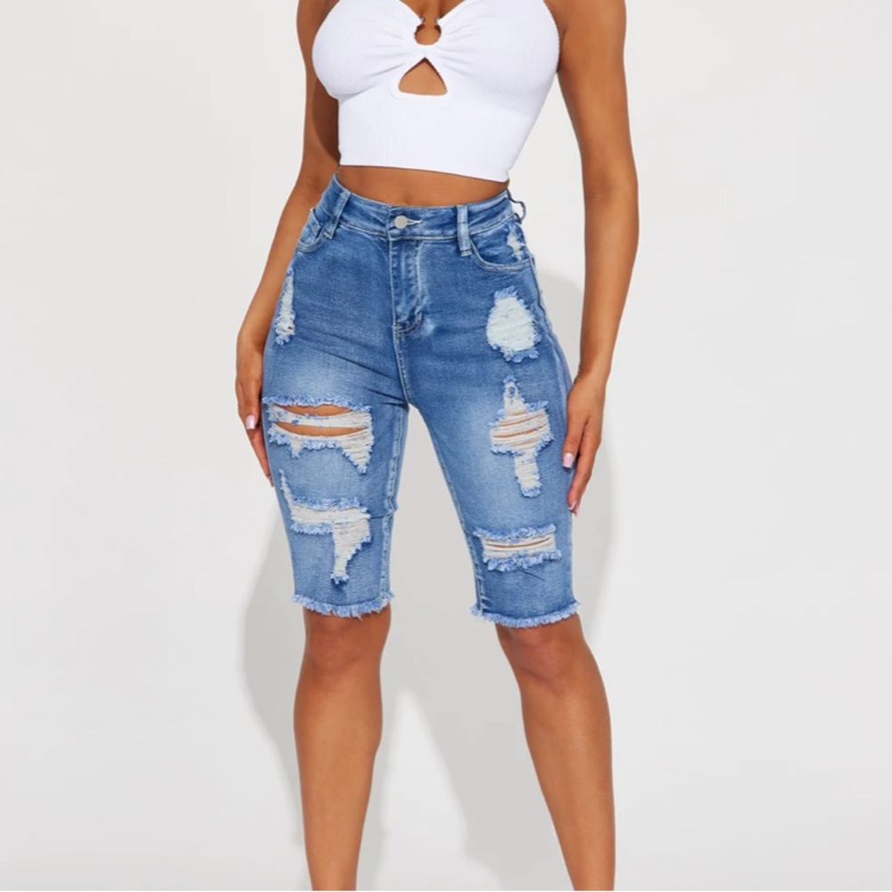 NWOT Fashion Nova (L) Hot Shot Stretch Denim Bermuda Shorts - Medium Wash